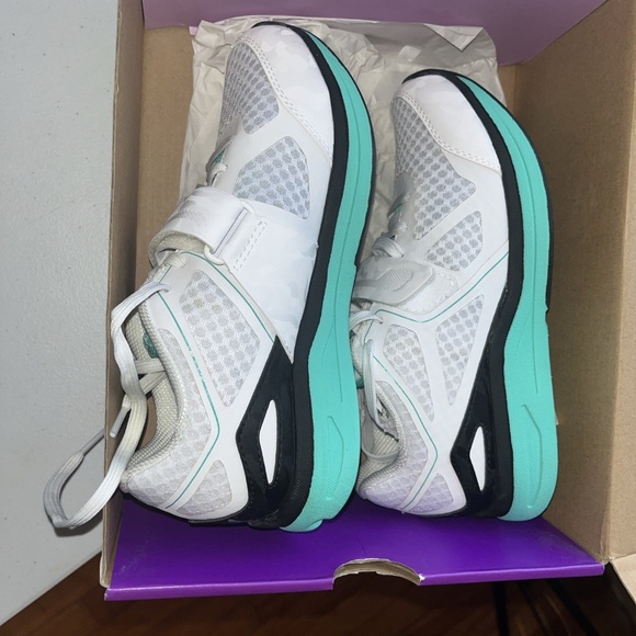 Liv Avida Indoor Cycling Shoe Spin. White. Size 7 US, 37 EU. 2 Bolt Cleat - Picture 4 of 7